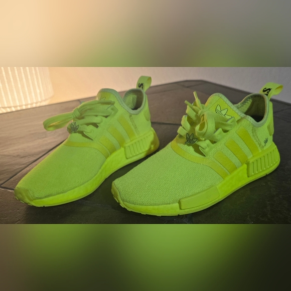 ADIDAS NMD R1 ☆ Solar Yellow ☆ Size 7.5 US Womens ☆ EUC ☆ GW7691 - Picture 3 of 9
